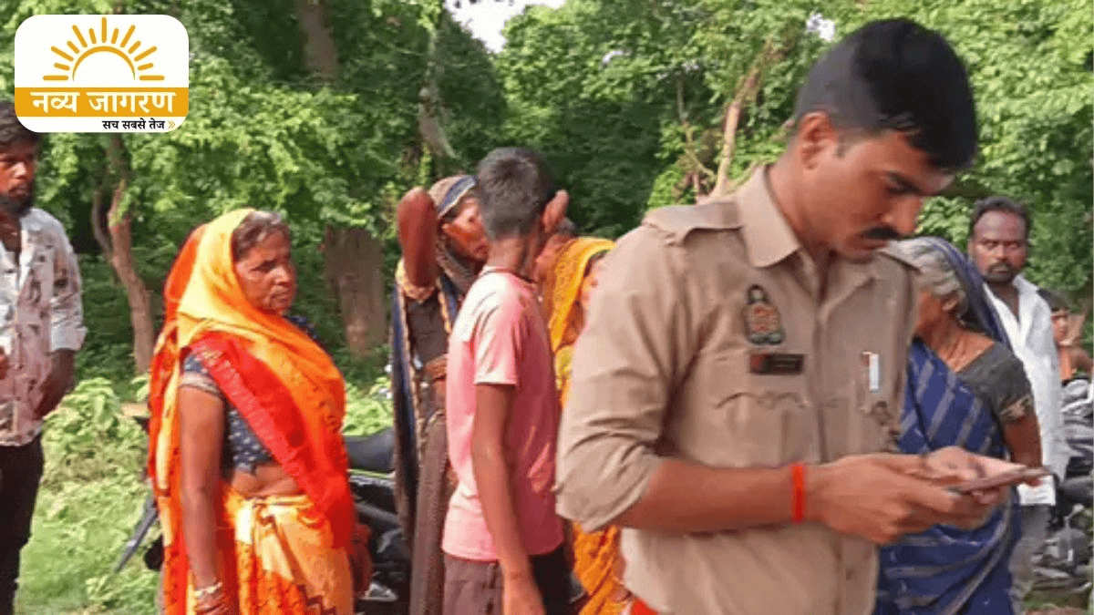 घर से 500 मीटर दूर ग्रामीणों ने खेत में देखा, हालत गंभीर