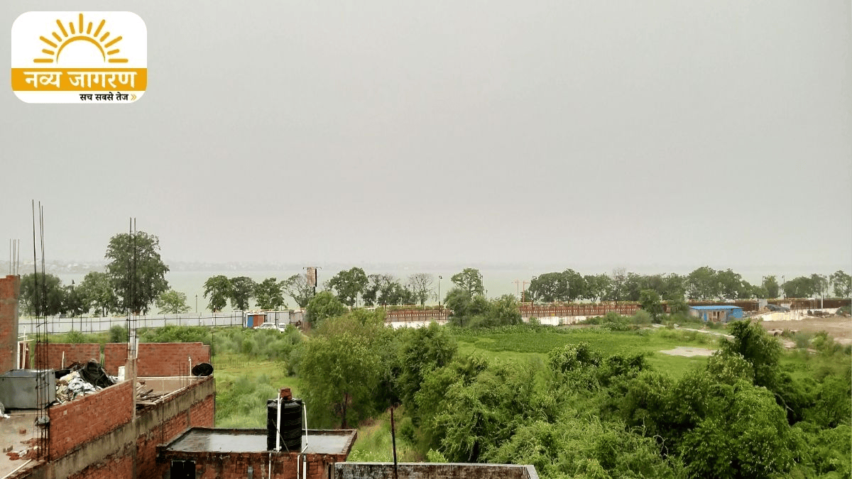 दिन में छाया घना अंधेरा, तेज बारिश से उमस भरी गर्मी से मिली राहत