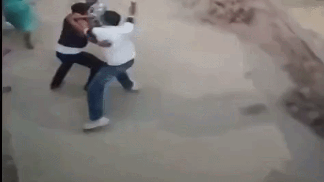ताला तोड़ने पर महिलाओं से मारपीट, वीडियो वायरल होने पर 4 पर केस