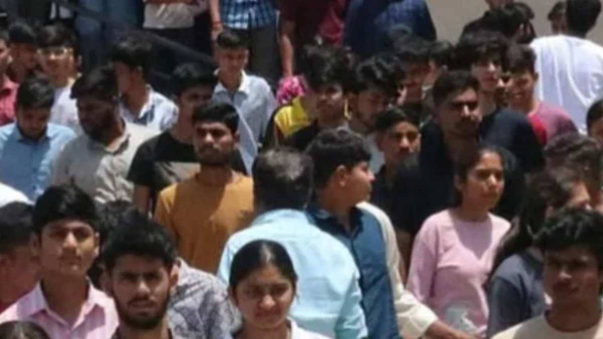 गोरखपुर समेत कई जिलों में हुई कार्रवाई, दोनों पालियों में पकड़े गए आरोपी