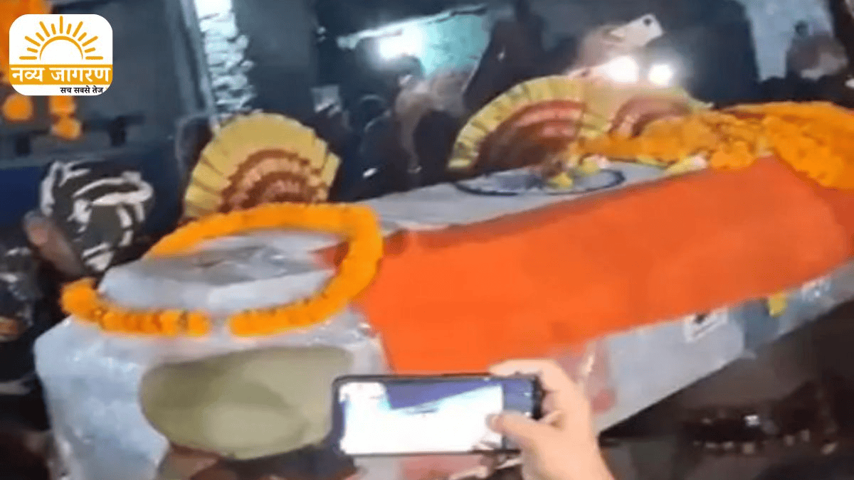 पार्थिव शरीर पहुंचते ही गांव में मातम, राजकीय सम्मान के साथ किया गया अंतिम संस्कार