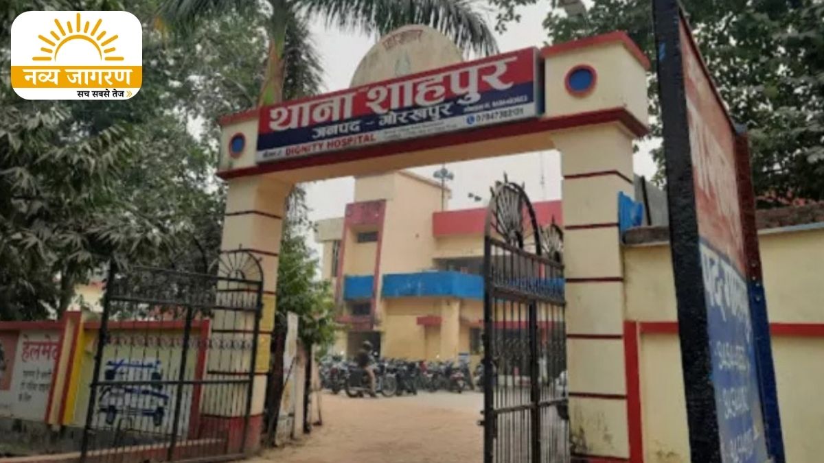 कार से चोरी करने पहुंचे बदमाश, सीसीटीवी में कैद फुटेज