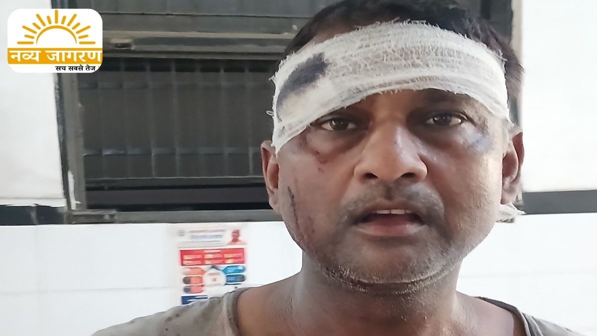 दरवाजा तोड़कर घर में घुसे दबंग, नकदी और जेवर लेकर फरार