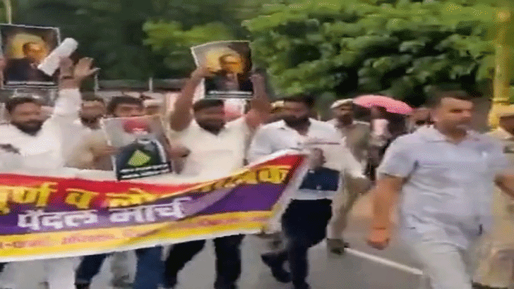 पदयात्रा के जरिए जताया विरोध, शिक्षा मंत्री के इस्तीफे की उठी मांग