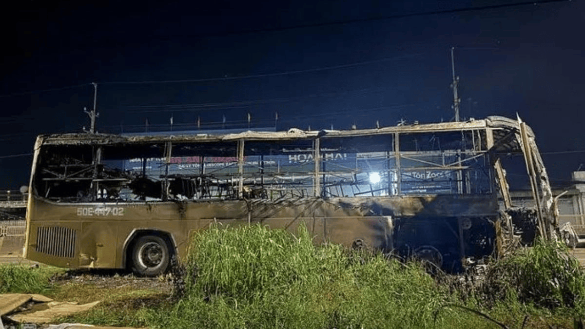 7 यात्रियों की मौत, वाहन जलकर खाक