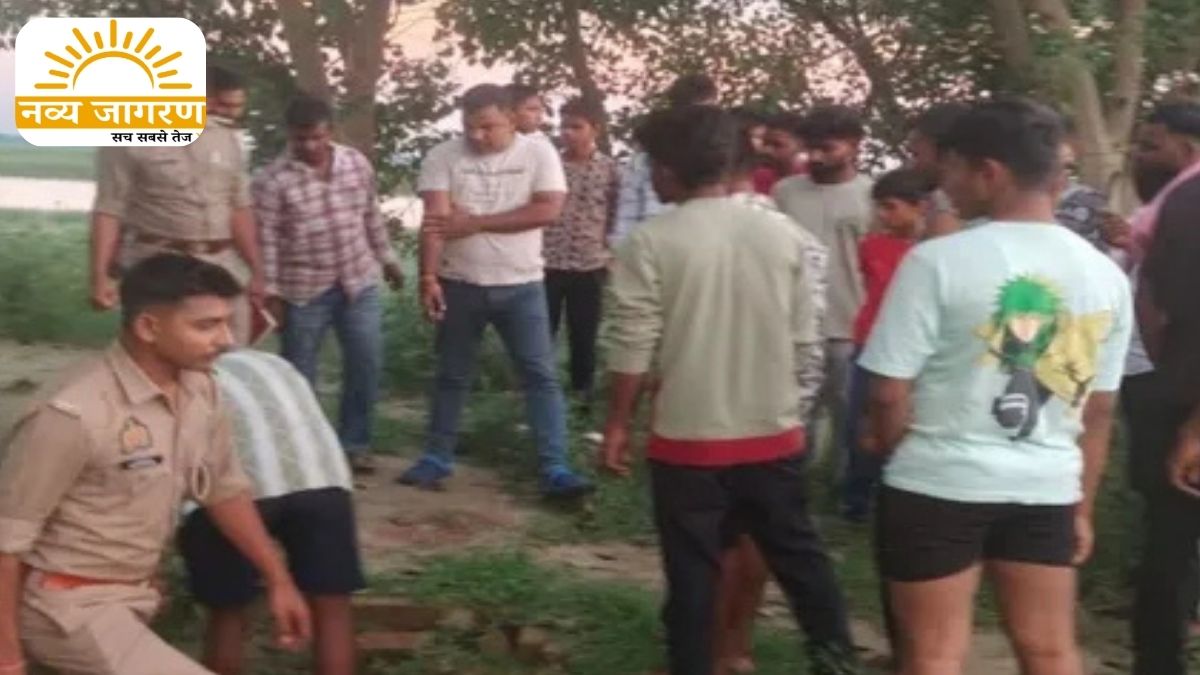 गले पर कट का निशान, मौके पर मिलीं शराब की बोतलें