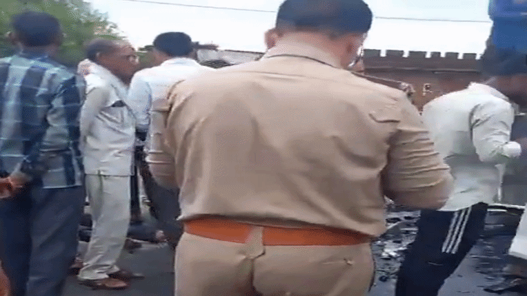 तीन युवक की हालत गंभीर, भाई से मुलाकात कर लौट रहा था वापस