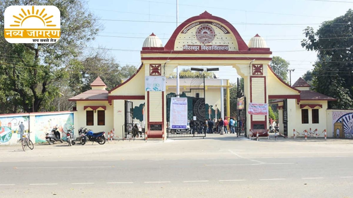 आठ मांगों पर 600 शिक्षक धरने पर, लेट फीस पेनल्टी का विरोध