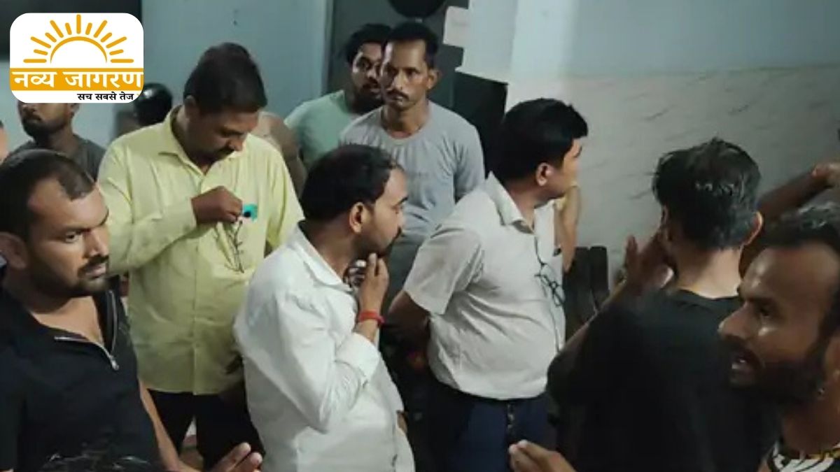 टीकाकरण के बाद बिगड़ी हालत, परिजनों ने किया हंगामा