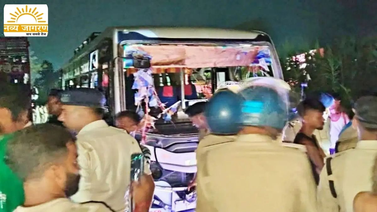 सड़क किनारे देख रहे थे ऑर्केस्ट्रा , दो की ऑन द स्पॉट मौत