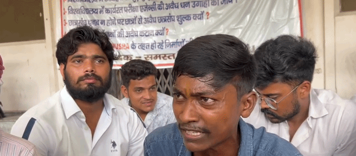 कुलपति हटाओ नारे के साथ दिया धरना, भ्रष्टाचार और अनियमितताओं का लगाया आरोप