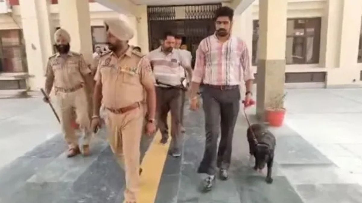 पुलिस ने खाली कराया परिसर, सुरक्षा एजेंसियां अलर्ट