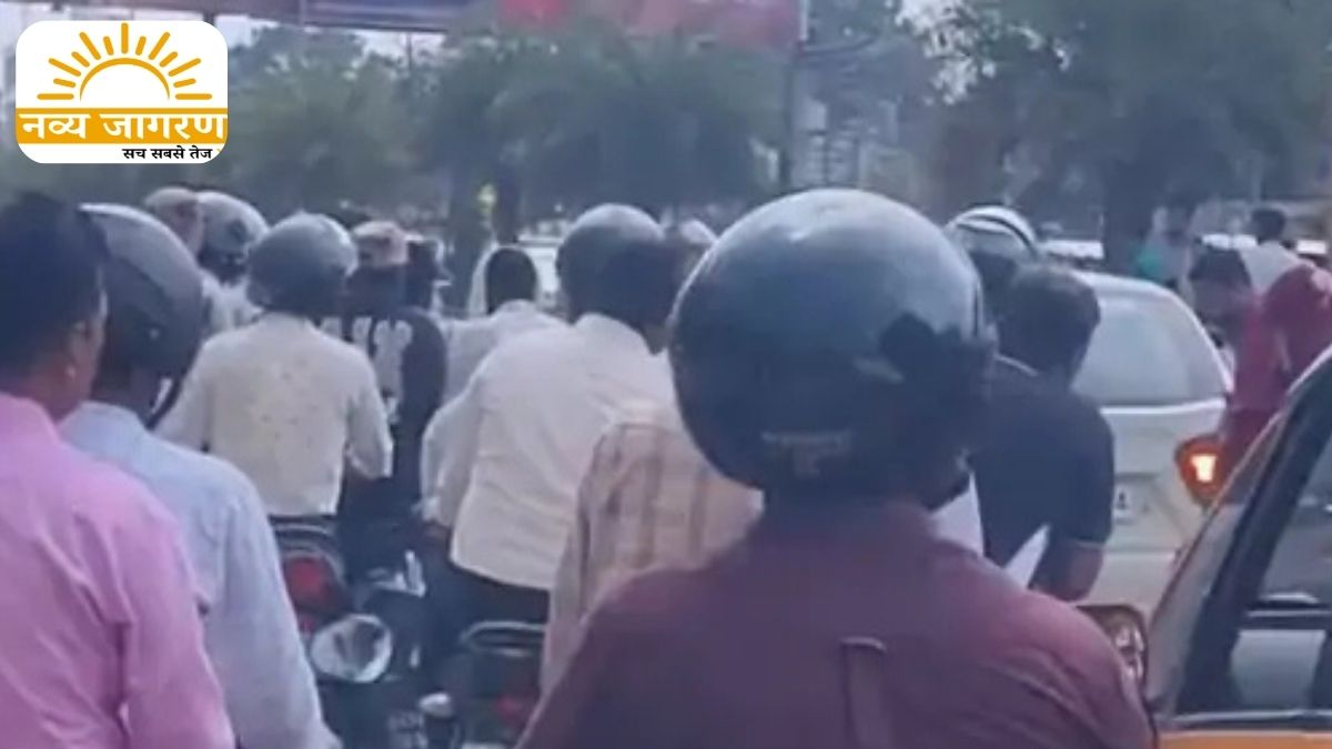 पीछे से बस ने बाइक में मारी टक्कर, पोते का इलाज कराने ले जा रहे थे अस्पताल