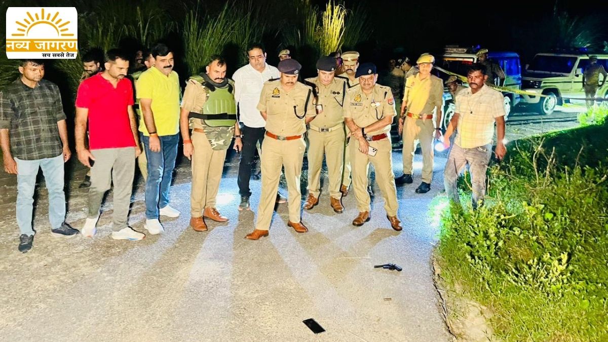 जवाबी फायरिंग में पैर में लगी गोली, अस्पताल में चल रहा इलाज