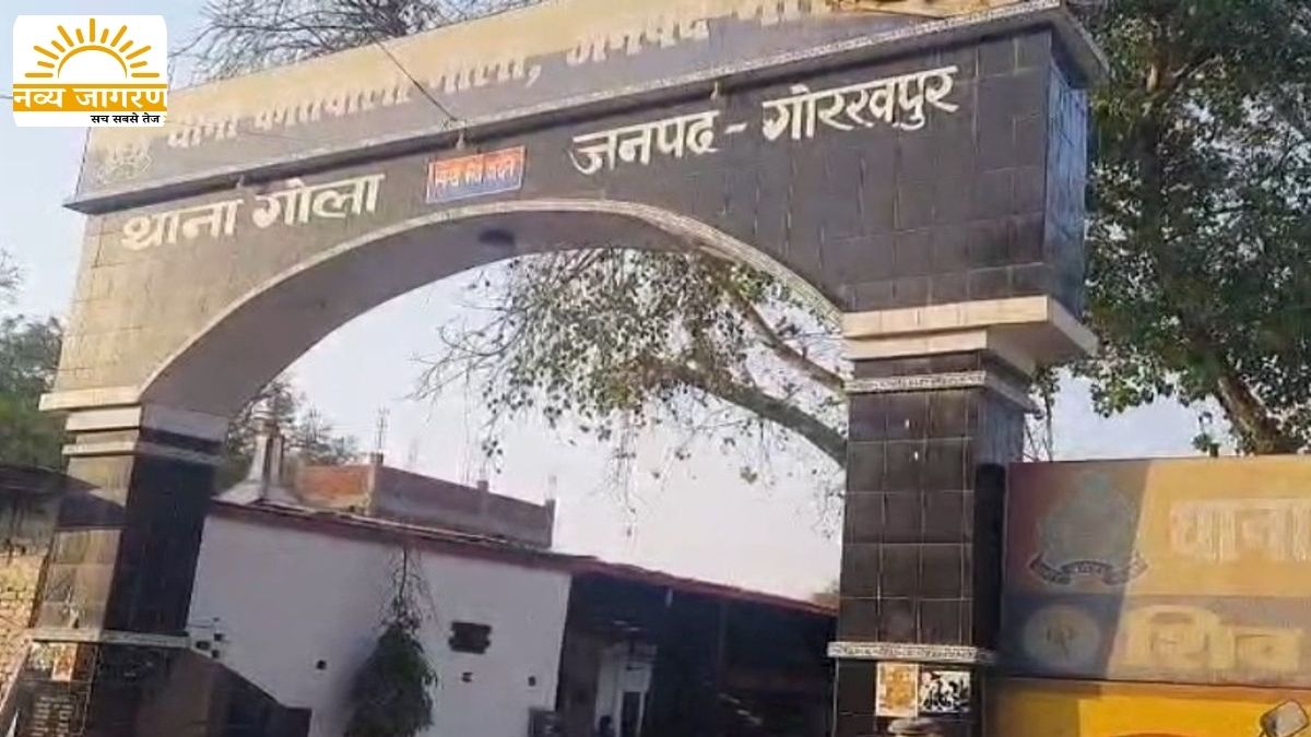 देर से आने पर बनाया था मुर्गा, स्कूल में प्रधानाध्यापक से की मारपीट और तोड़फोड़