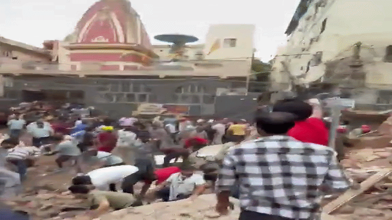 कमरों के अंदर फंसे थे कई छात्र, मलबे में छात्रों के दबे होने की आशंका