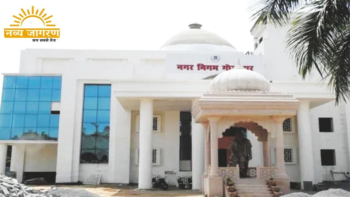 कागज लहराकर जताई नाराजगी: बोले- चुनिंदा वार्डों को मिल रहा पैसा