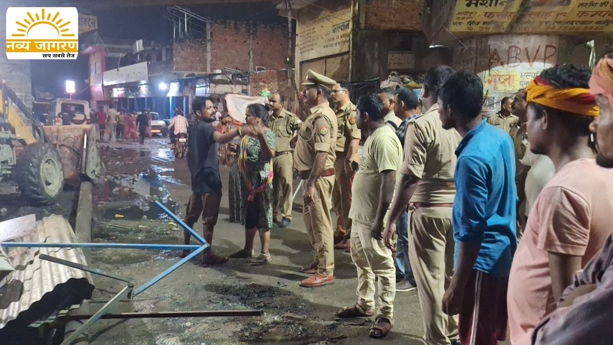 ओवरब्रिज के नीचे से हटाया गया अतिक्रमण, मारपीट और अपराधिक गतिविधियों की आती थी शिकायतें