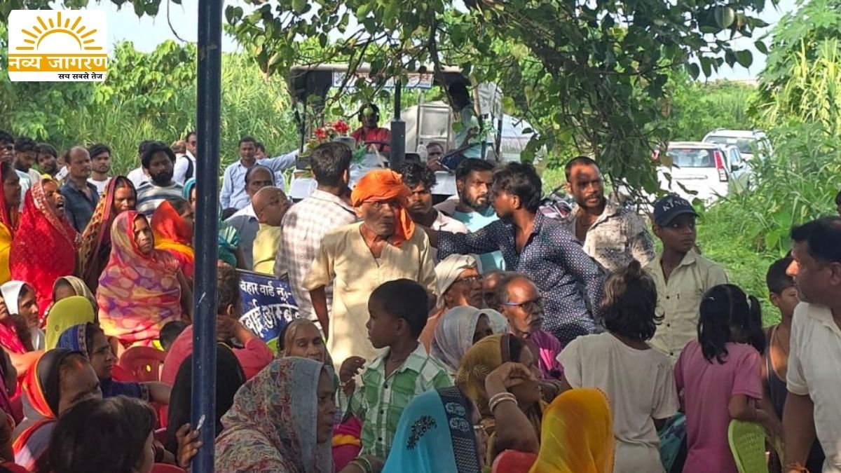 विधायक के सामने अध्यक्ष पर बरसे लोग, वार्डों की अनदेखी किए जाने का आरोप
