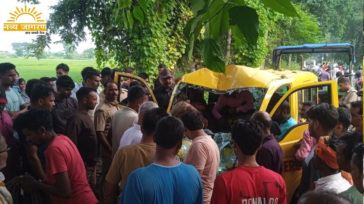 तीन बच्चों समेत चालक गंभीर रूप से घायल, दरवाजा काटकर निकाला बाहर