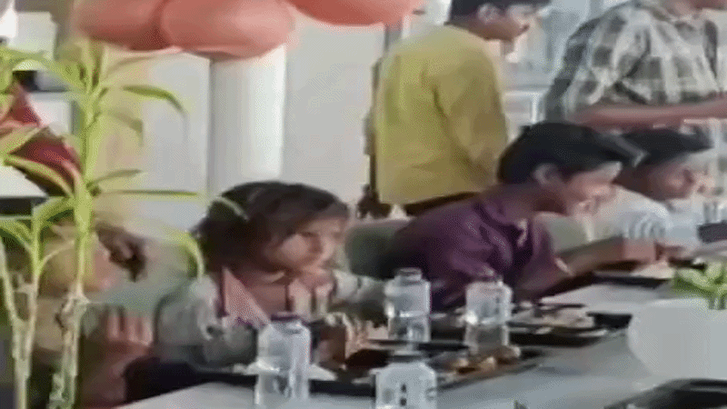 50 से ज्यादा बच्चे बने स्पेशल गेस्ट, खाना, सैर और गिफ्ट ने बढ़ाईं खुशियां