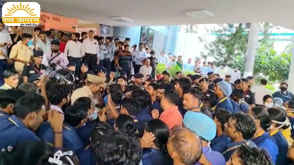 सुरक्षा अधिकारियों पर कार्रवाई की मांग, दो साथी की बेरहमी से पिटाई का लगाया आरोप