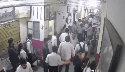 डीडीयू के अतिरिक्त नियंता ने वरिष्ठ लिपिक को धमकाया, बोले- संघ से आता हूं कुछ बिगाड़ नहीं पाओगे