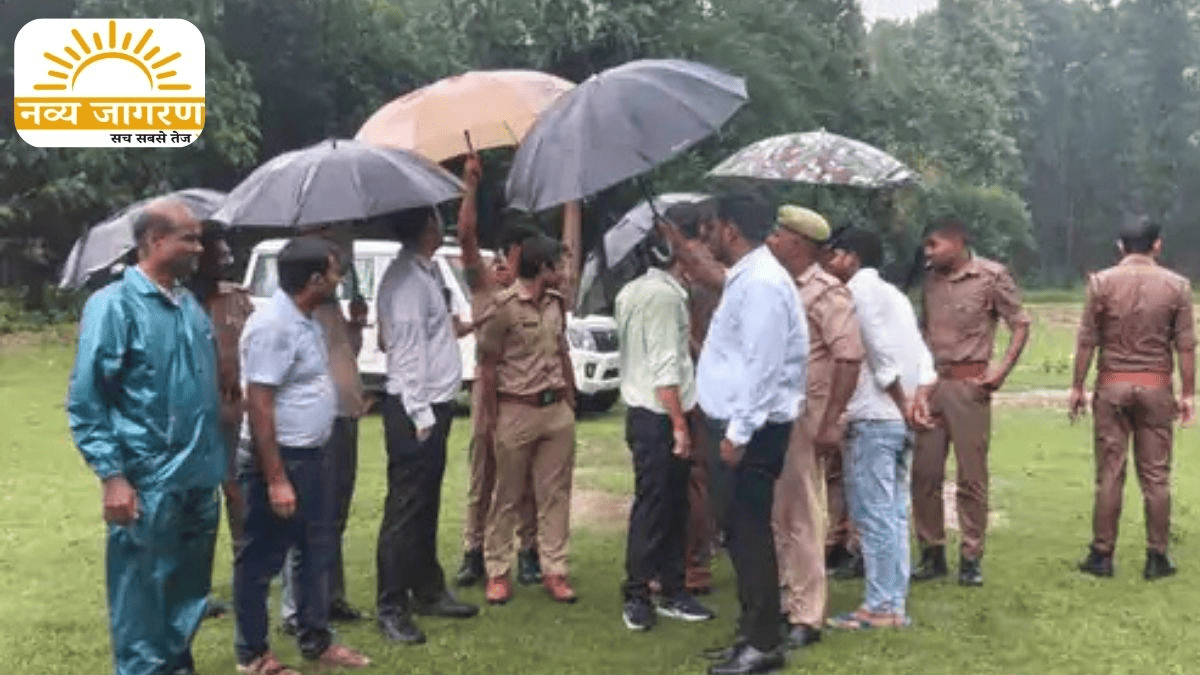 झोपड़ी पर पेड़ गिरने से तीन की मौत, एक की हालत गंभीर