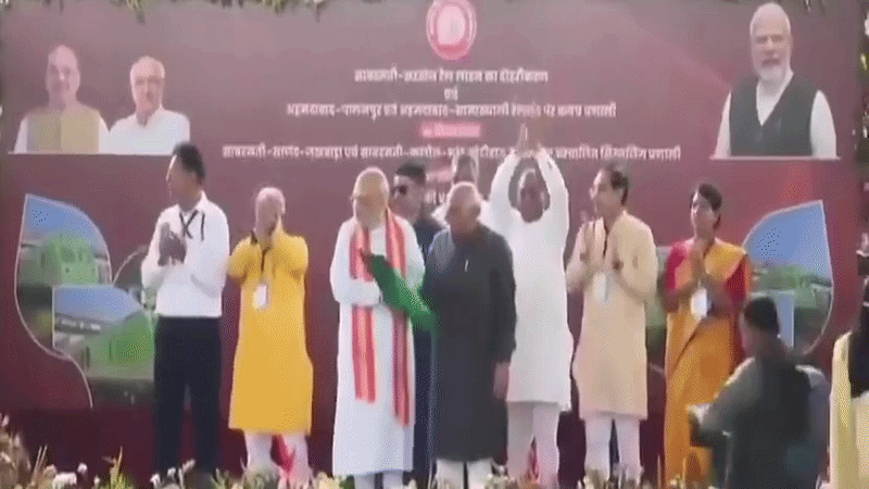 गृहमंत्री अमित शाह ने एलएनजी ट्रेन को दिखाई हरी झंडी,  40% घटेगा डीजल खर्च 