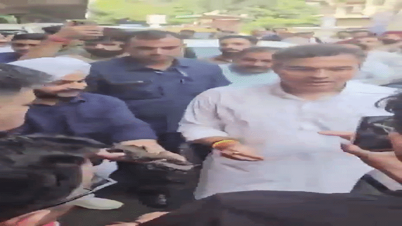 सड़क निर्माण में भ्रष्टाचार पर सवाल पूछने पर भड़के, केजरीवाल ने की गिरफ्तारी की मांग