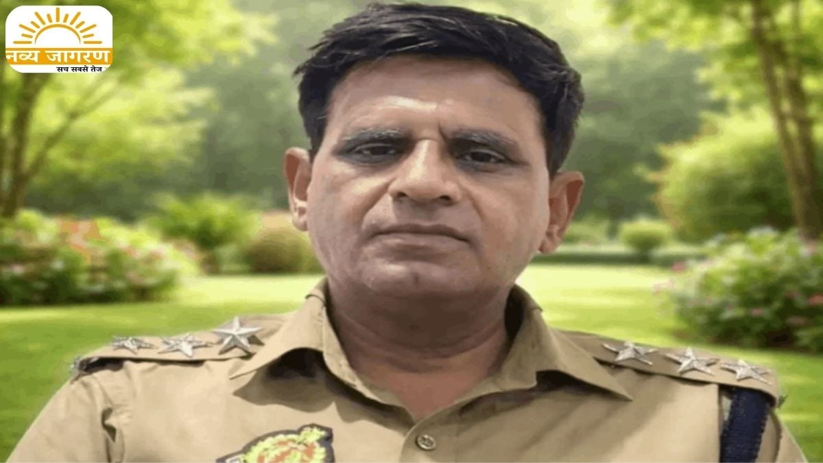 पीछे से ट्रक में जा घुसी कार, आगरा-लखनऊ एक्सप्रेसवे पर हुआ हादसा