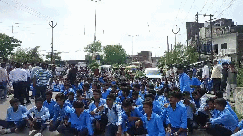 नेशनल हाईवे किया जाम, एक घंटे तक चला प्रदर्शन
