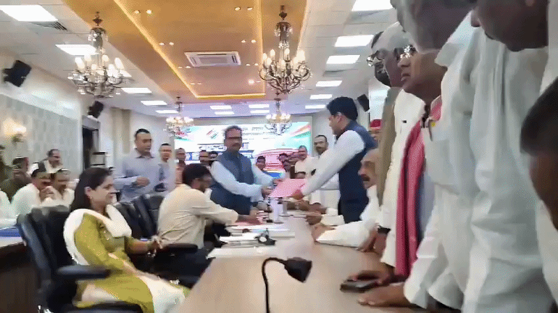 आलोक रंजन रेस से हुए आउट, तीसरे उम्मीदवार पर सस्पेंस बरकरार