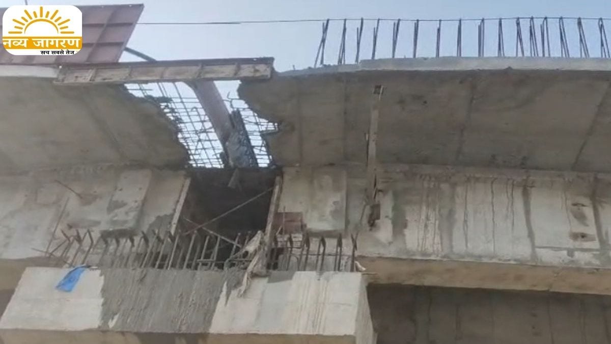ढलाई का चल रहा था काम, बाल-बाल बचें राहगीर