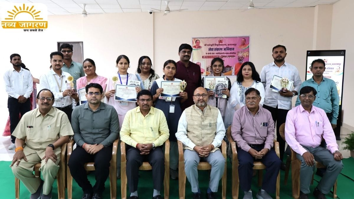 15 महाविद्यालयों से आये 72 प्रतिभागी, विकसित भारत की संकल्पना पर रखे अपने विचार