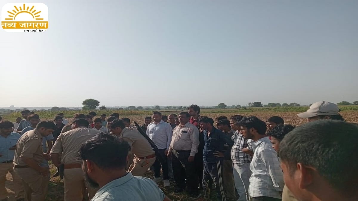 खेत में झोपड़ी में था सोया, शरीर पर मिले जलने और चोट के निशान