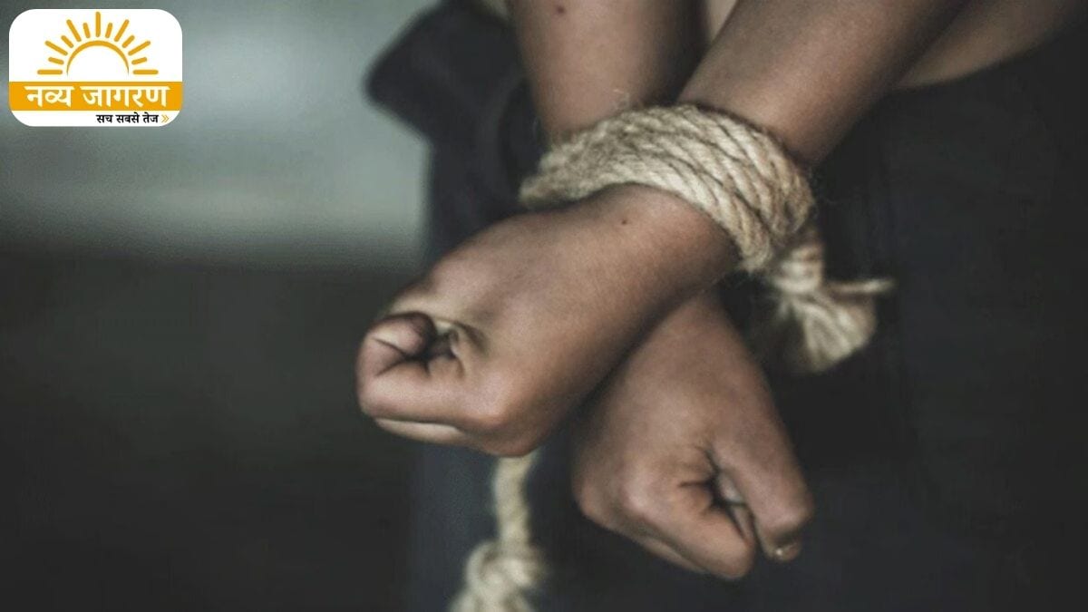 बचाने आए पिता को लाठी-डंडों से पीटा, बंदूक की नोक पर घटना को दिया अंजाम