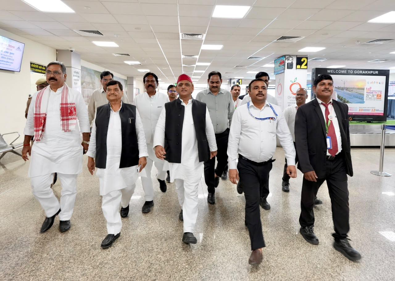 कहा- देश बेचने वाले के नाम पर एक और एयरपोर्ट, गोरखपुर में कार्यकर्ताओं से बोले-डॉ. संजयन को जिताओ