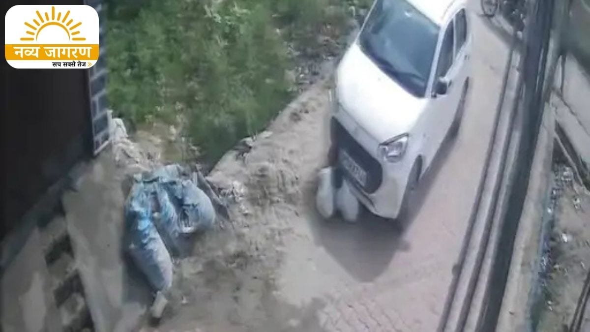 गाड़ी में फंसने के बाद 20 मीटर तक घसीटा, पुलिस ने किया गिरफ्तार