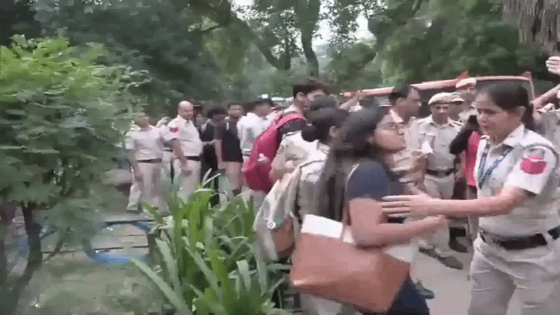 अब रामलीला मैदान और बुराड़ी में होंगे धरने, संसद के करीब होने के चलते उठा विवाद