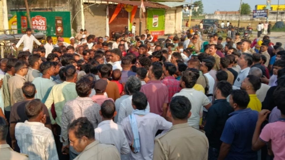 हादसे में मां और नवजात की मौत, ग्रामीणों ने एंबुलेंस में की तोड़फोड़