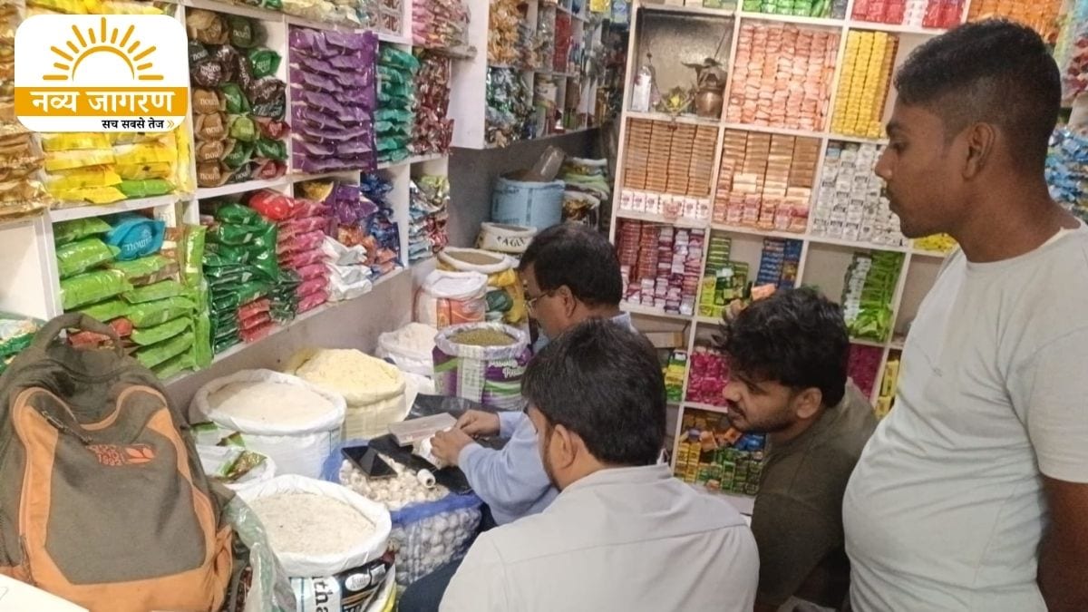 दो दुकानों का किया औचक निरीक्षण, चार नमूने लैब भेजे गए