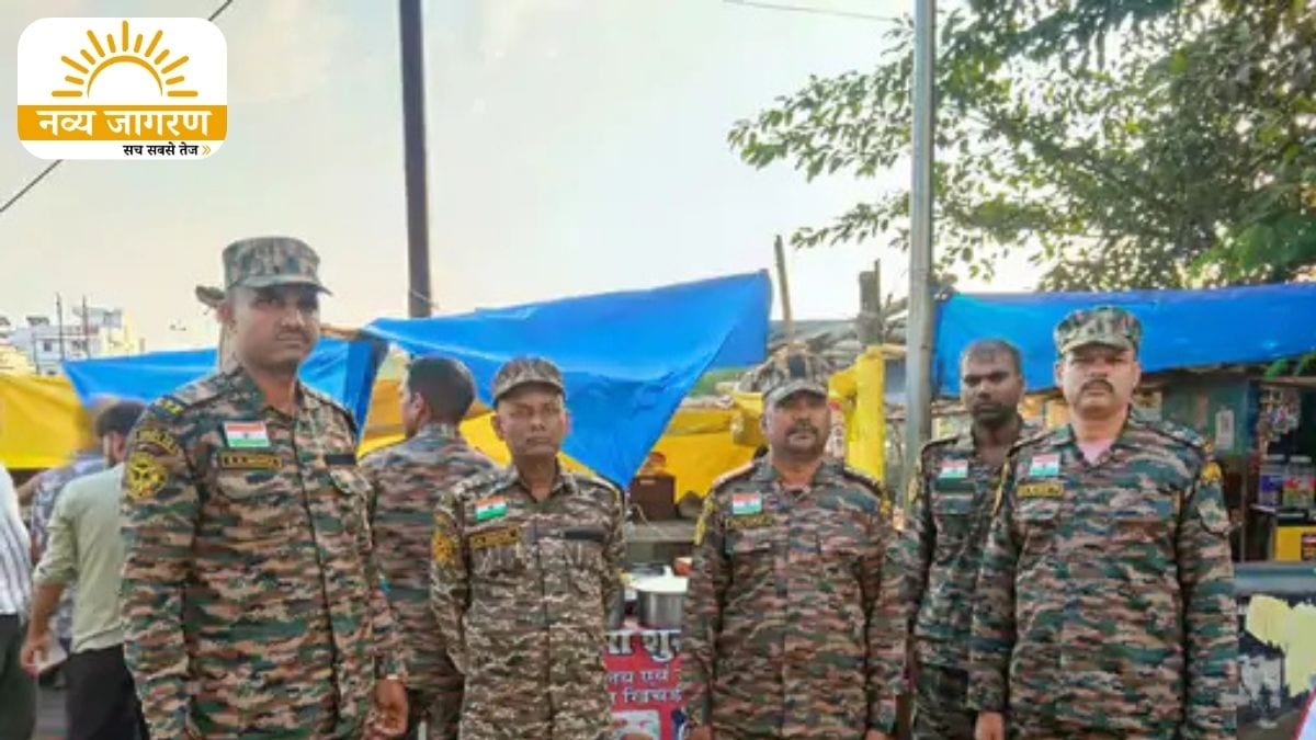 ठेले और दुकानें हटवाईं, दुकानदारों को दी चेतावनी