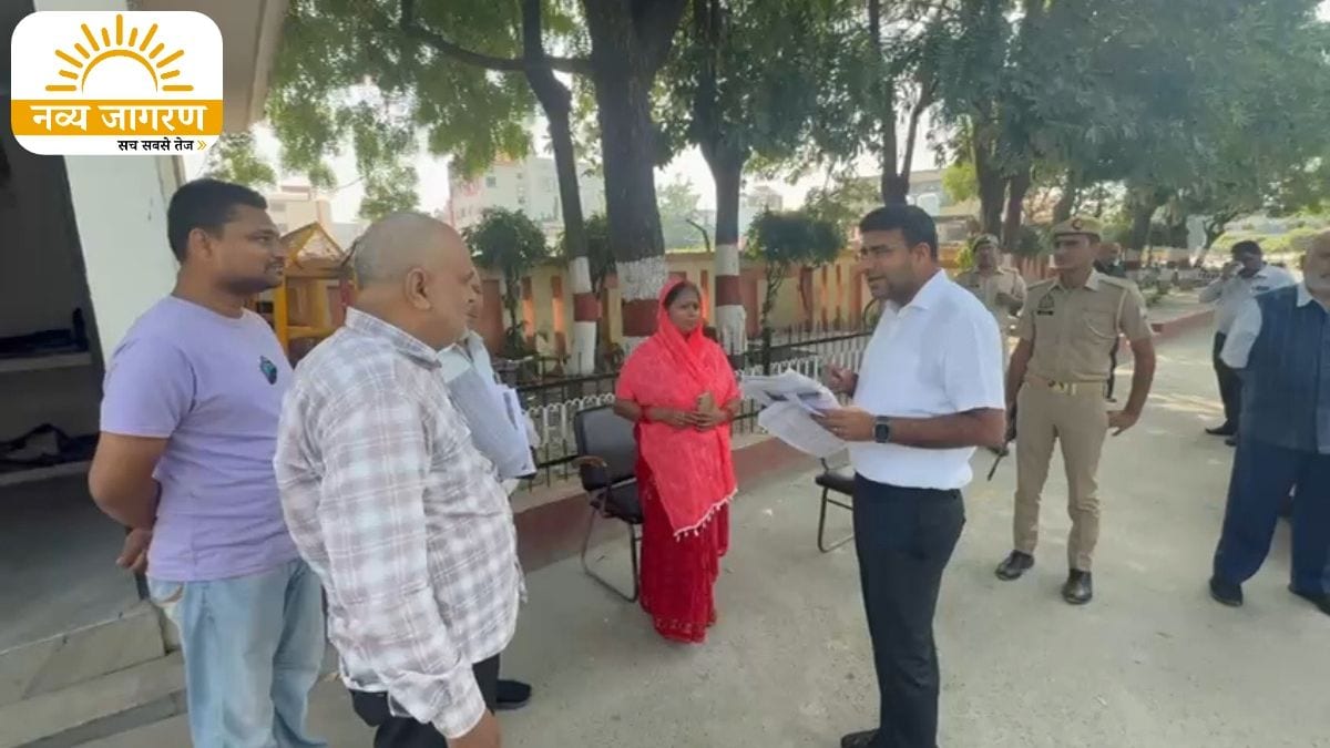 कोई पात्र नागरिक न छूटे, डीएम दीपक मीणा ने परखीं बूथों की व्यवस्थाएं