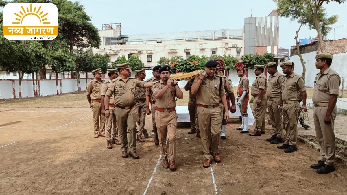 सीओ कार्यालय से सरकारी कागजात लेकर झंगहा थाने जा रहे थे, एसएसपी ने दी श्रद्धांजलि