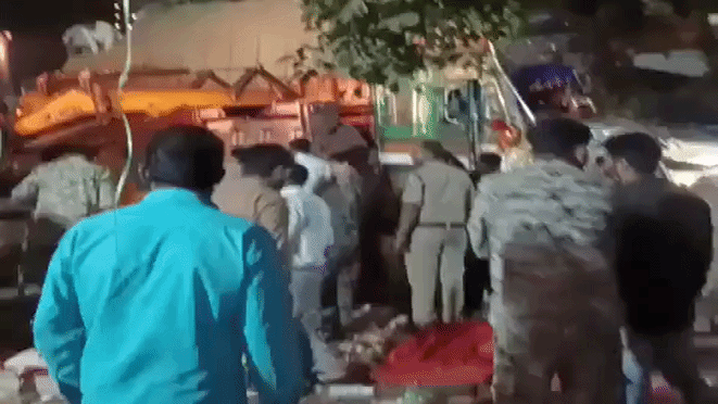 15 की मौत; 26 घायल, मंदिर की दीवार ढही