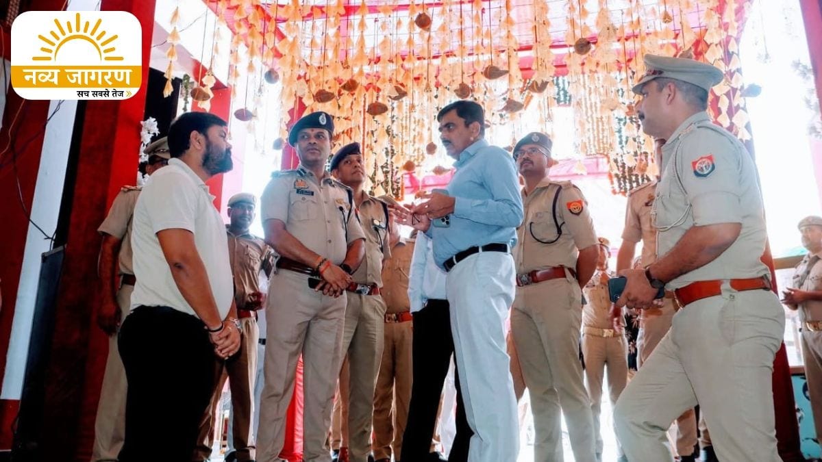 अफसरों ने पंडालों का किया निरीक्षण, दिए आवश्यक दिशा निर्देश