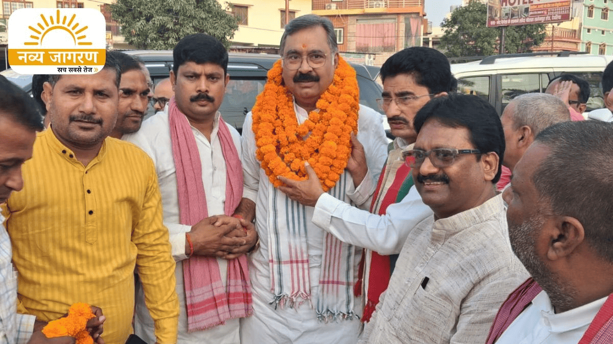 प्रत्याशी को जिताने के लिए सपा ने किया मंथन, नेताओं ने जनसंपर्क किया तेज
