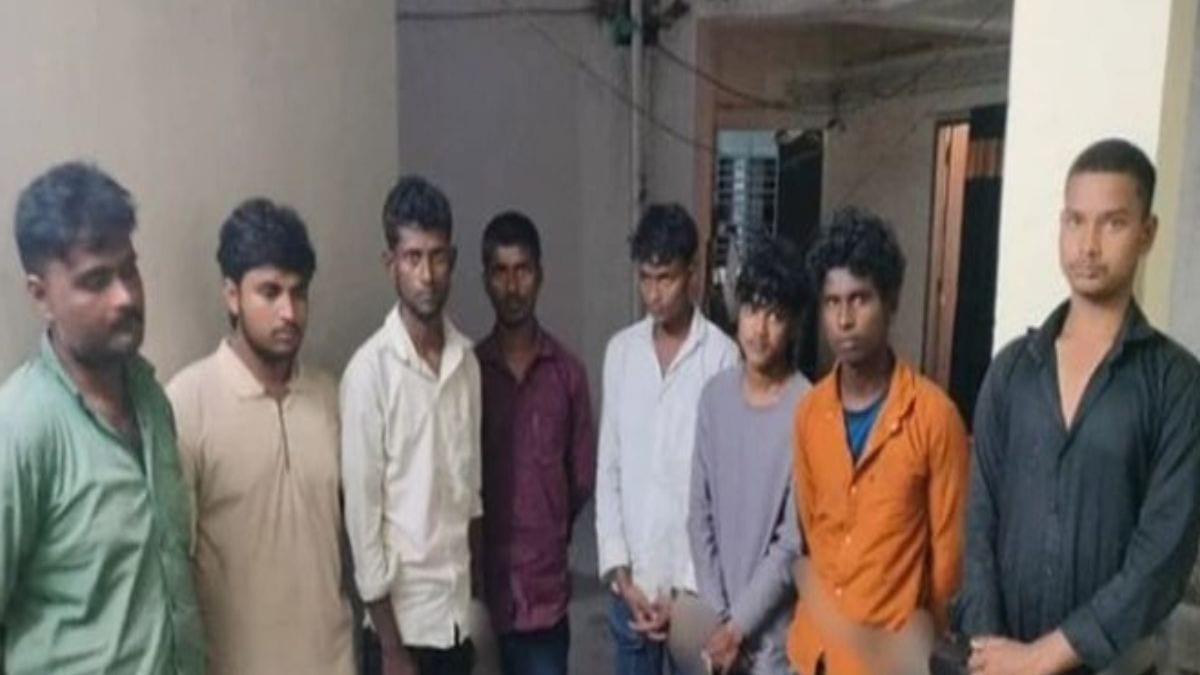 दशहरा मेला देखकर लौट रहे दंपति को रास्ते में रोका, आठ आरोपी गिरफ्तार
