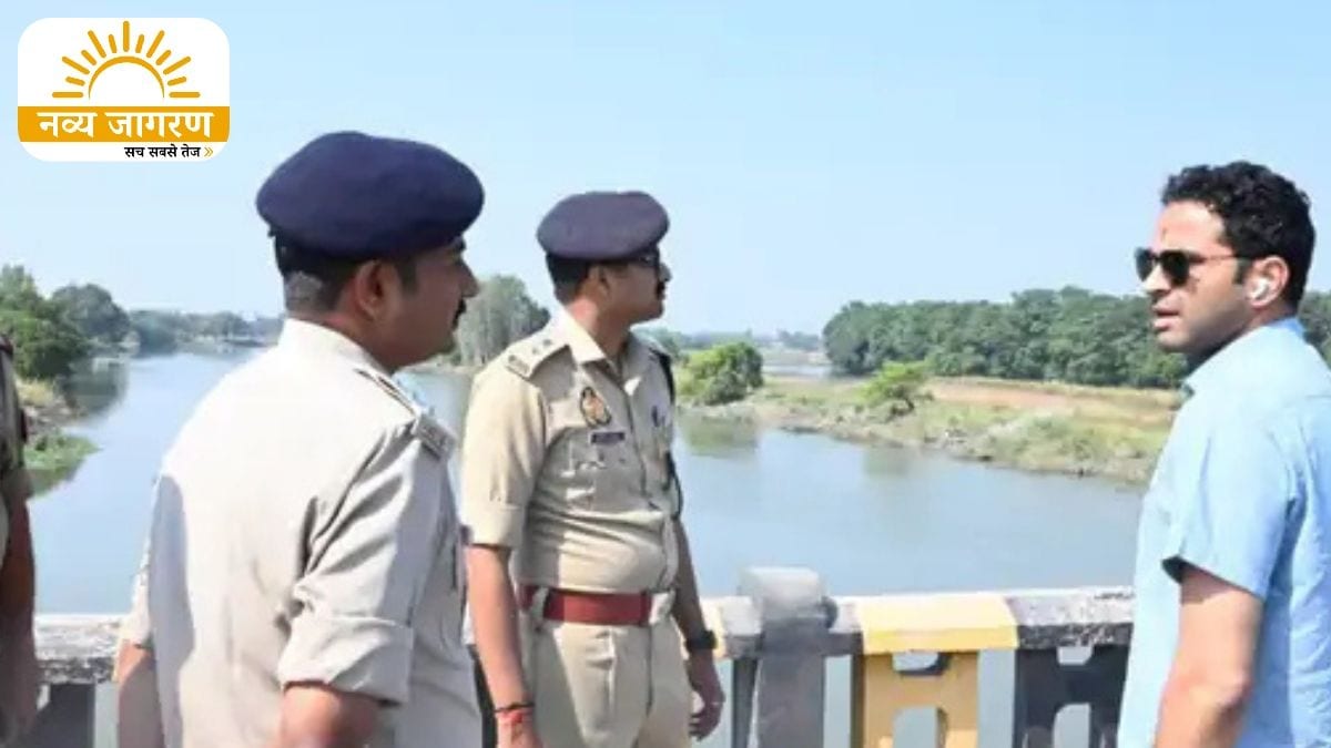 डीएम-एसपी ने घाटों का लिया जायजा, तय मार्गों से विसर्जन कराने की अपील
